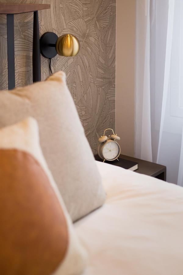 Romantic Studio In The Heart Of Little Italy By Den Stays Montreal Exterior photo
