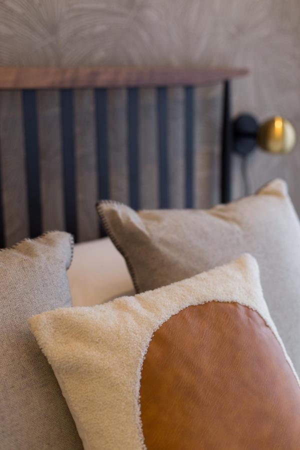 Romantic Studio In The Heart Of Little Italy By Den Stays Montreal Exterior photo